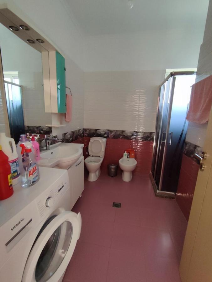 Cheerful 2 Bedroom Villa With Free Parking. จีโรคาสเตอร์ ภายนอก รูปภาพ