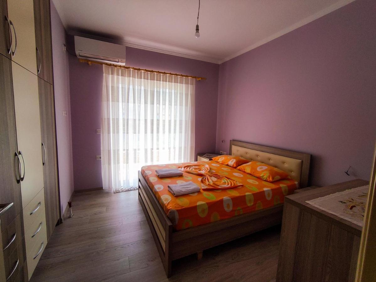 Cheerful 2 Bedroom Villa With Free Parking. จีโรคาสเตอร์ ภายนอก รูปภาพ