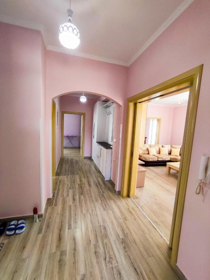 Cheerful 2 Bedroom Villa With Free Parking. จีโรคาสเตอร์ ภายนอก รูปภาพ